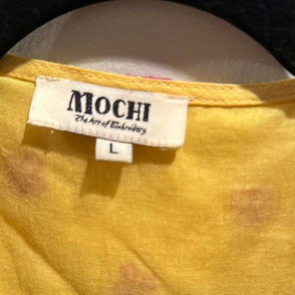 Mochi art of embroidery Yellow Floral Wrap dress 💯 Linen Large - Picture 3 of 7